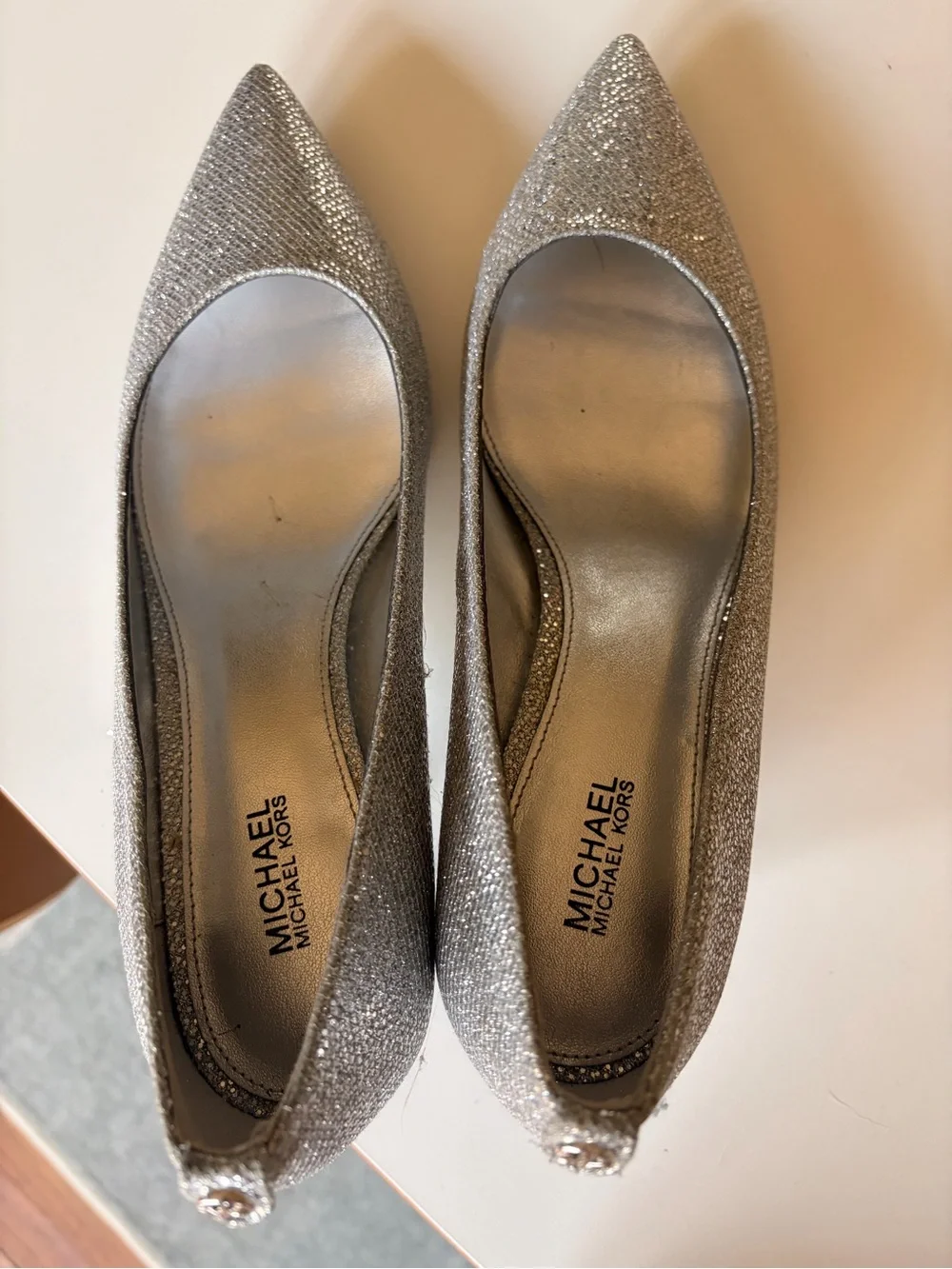 MICHAEL KORS NEW IN BOX SILVER GLITTER SARA FLEX KITTEN PUMP SHOE SIZE 8M